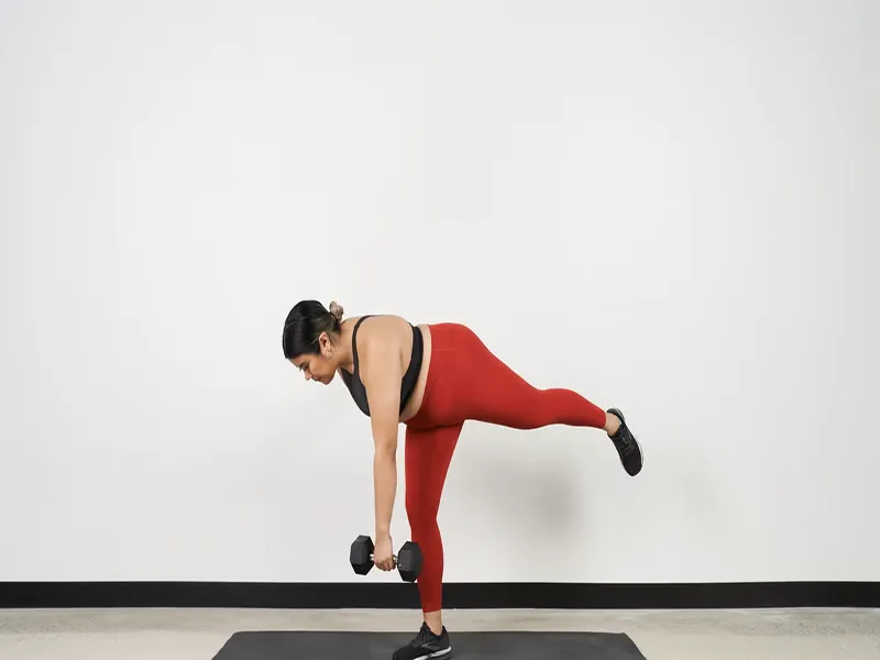 6. Peso Muerto a una Pierna (Equilibrio y Glúteo mayor)